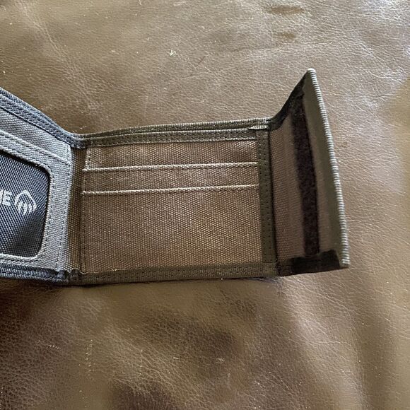 WOLVERINE Men's Tri Fold Canvas Wallet Black Unused - Picture 3 of 4